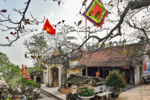 Đền Độc Cước Sầm Sơn rêu phong cổ kính